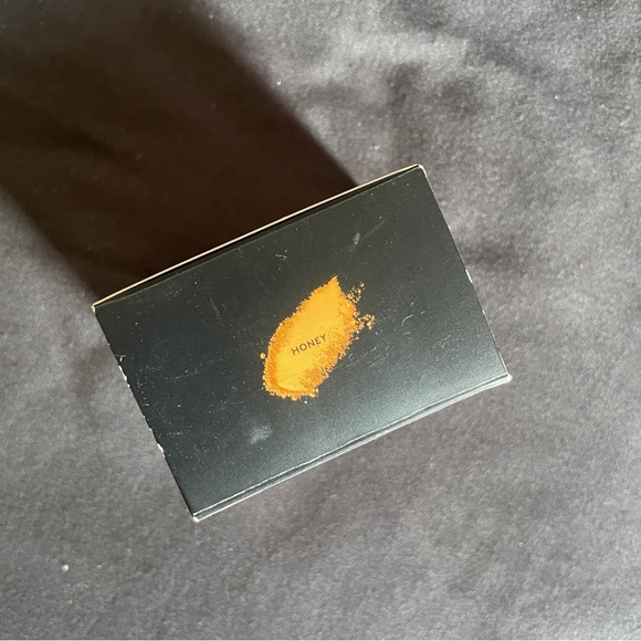 Fenty Beauty Mini Setting Powder in Honey (BNIB) - Picture 7 of 7